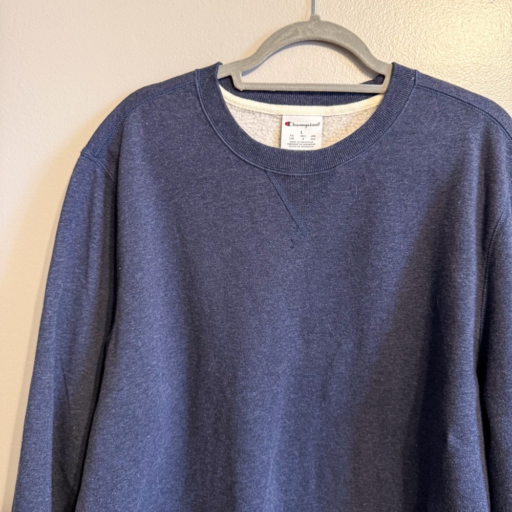 Champion Navy Blue Crewneck Sweatshirt Mens Size L Classic Athletic Pullover - Picture 2 of 5